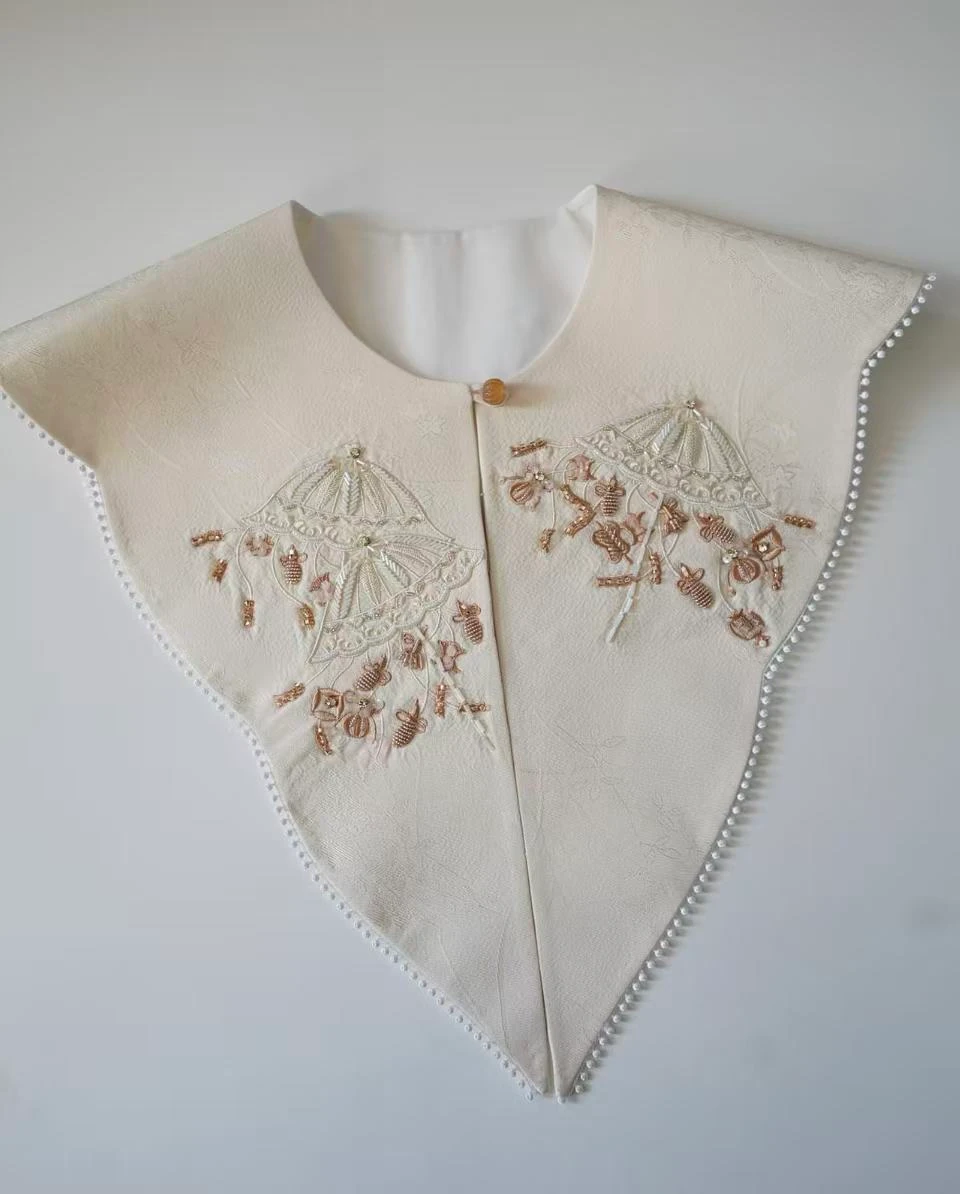 Ivory Parasol Motif Yunjian — Front view