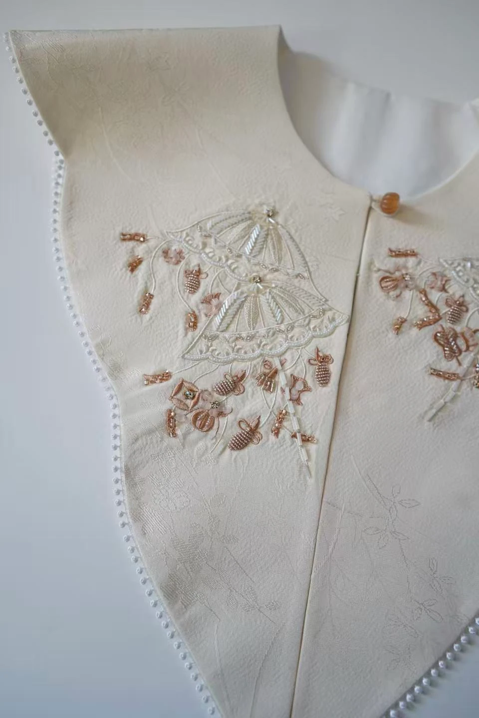 Ivory Parasol Motif Yunjian — Detail
